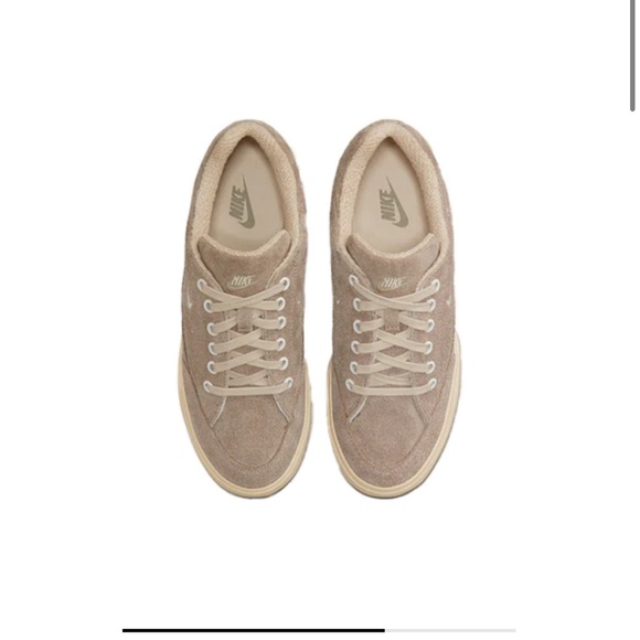 Nike size 7 everyday shoes - Picture 3 of 6